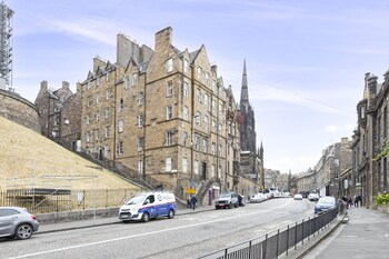joivy charming 2 bed flat near edinburgh castle