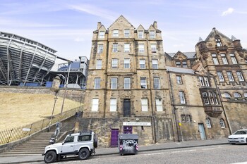 joivy charming 2 bed flat near edinburgh castle