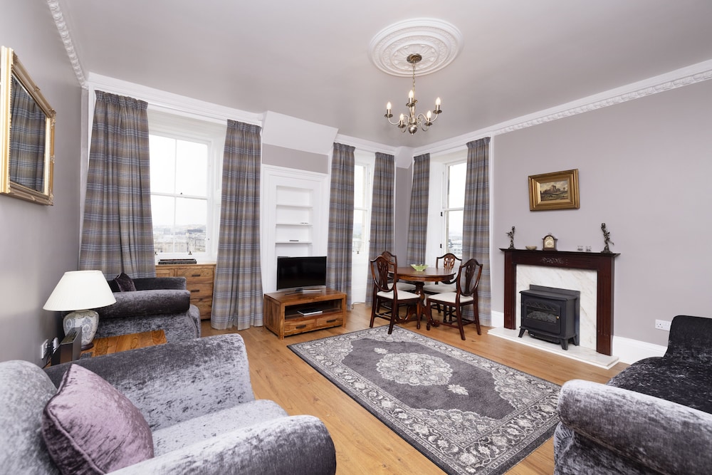 joivy charming 2 bed flat near edinburgh castle