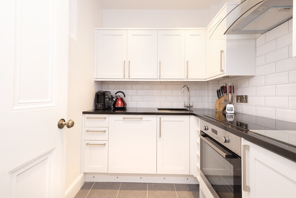 joivy charming 2 bed flat near edinburgh castle