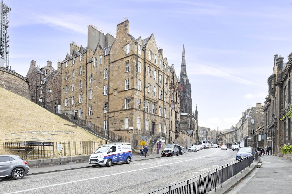 joivy charming 2 bed flat near edinburgh castle