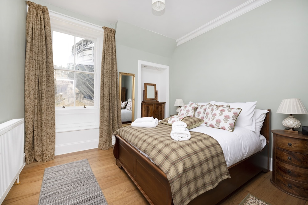 joivy charming 2 bed flat near edinburgh castle