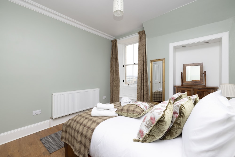 joivy charming 2 bed flat near edinburgh castle