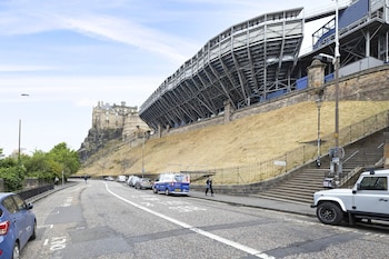 joivy charming 2 bed flat near edinburgh castle