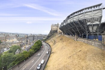 joivy charming 2 bed flat near edinburgh castle