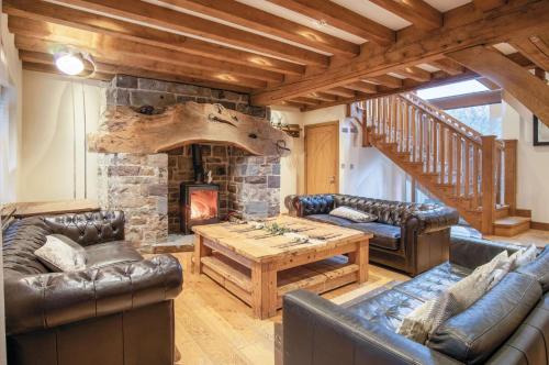 the sleeping giant pen y cae inn