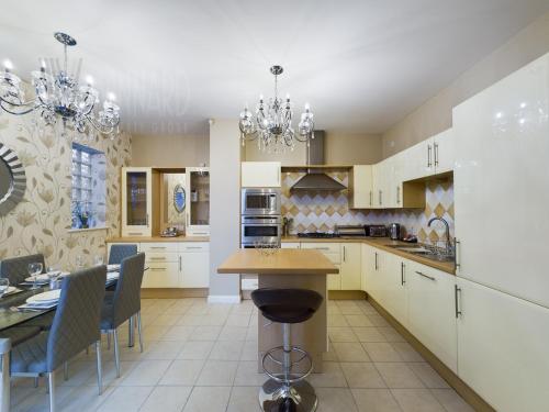 The Beach House, Luxury Apartments,,4 star