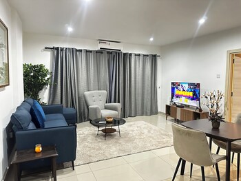 chic and stylish 2 bedroom apartment