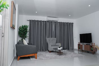chic and stylish 2 bedroom apartment