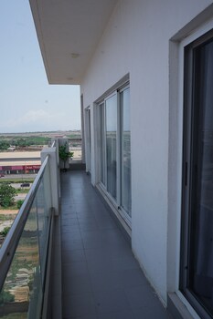 chic and stylish 2 bedroom apartment