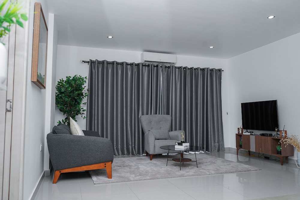 chic and stylish 2 bedroom apartment