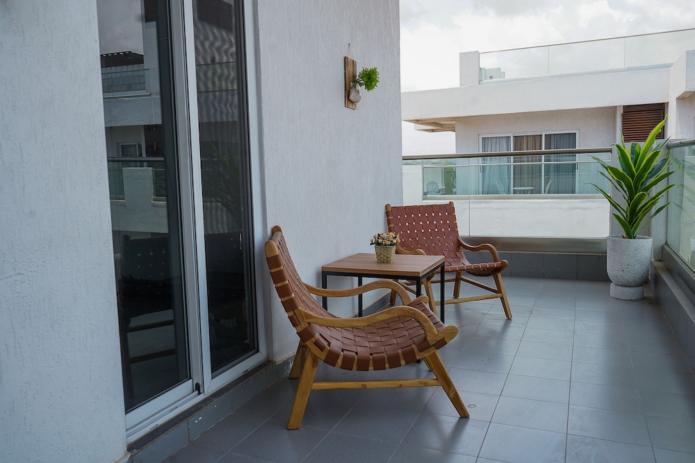 chic and stylish 2 bedroom apartment