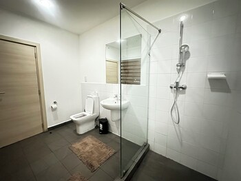 chic and stylish 2 bedroom apartment