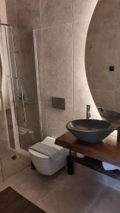 leone suites