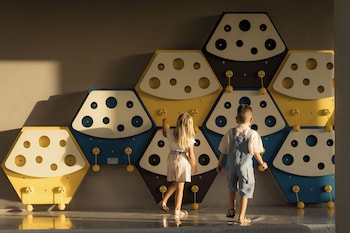 elios hill sun kissed happiness