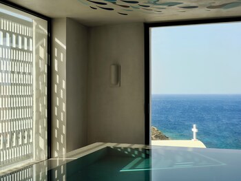 tinos