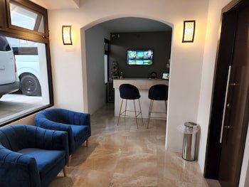 L Aurora Inn,,3 star