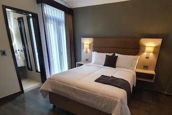 L Aurora Inn,,3 star