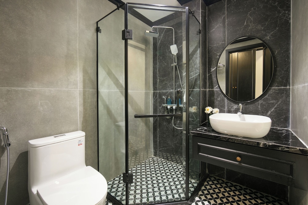 elegant boutique hotel ha long