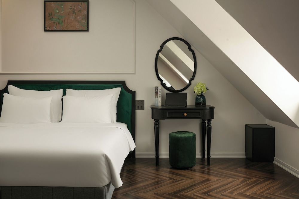 elegant boutique hotel ha long