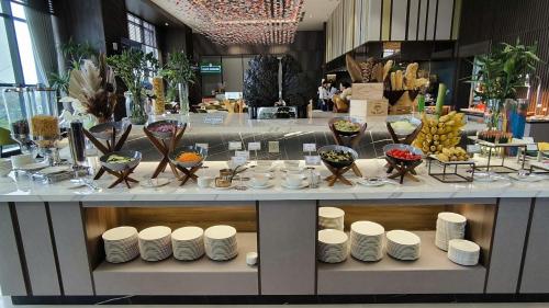 wyndham garden legend halong