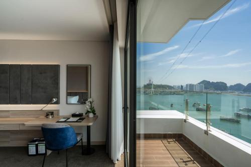 wyndham garden legend halong