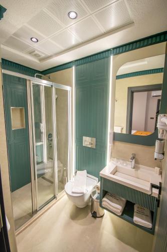 elysian airport hotel
