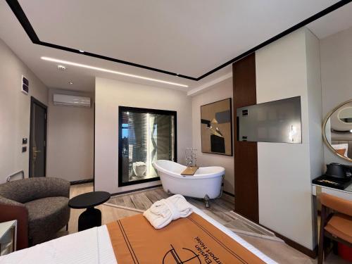 elysian airport hotel