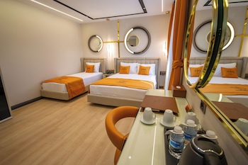 elysian airport hotel
