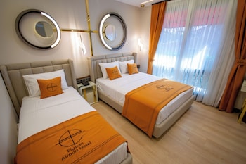 elysian airport hotel