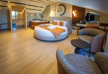 elysian airport hotel