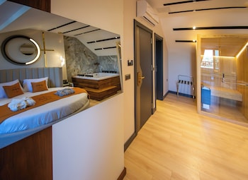 elysian airport hotel