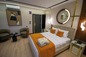 elysian airport hotel