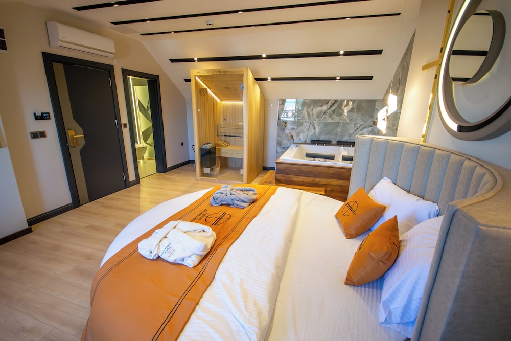 elysian airport hotel