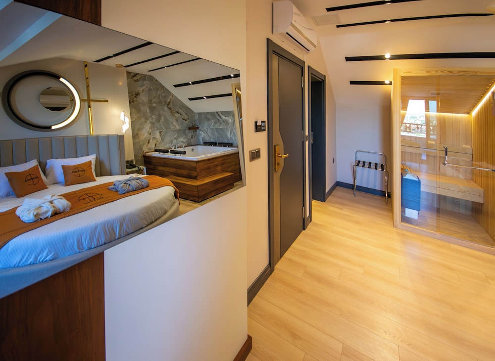 elysian airport hotel