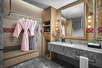 hotel indigo lugu lake an ihg hotel