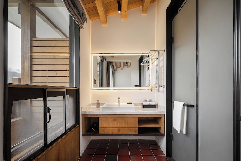 hotel indigo lugu lake an ihg hotel