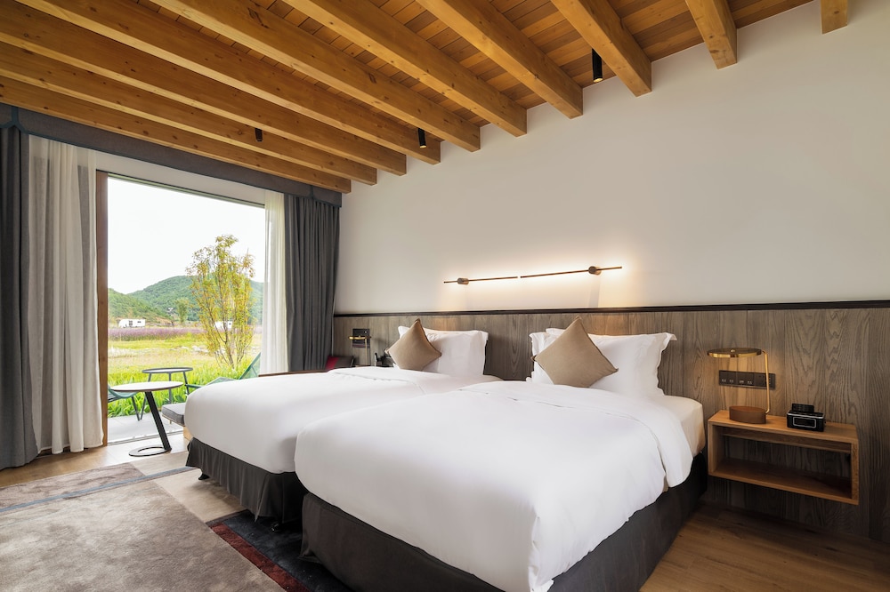 hotel indigo lugu lake an ihg hotel