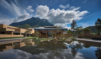 hotel indigo lugu lake an ihg hotel