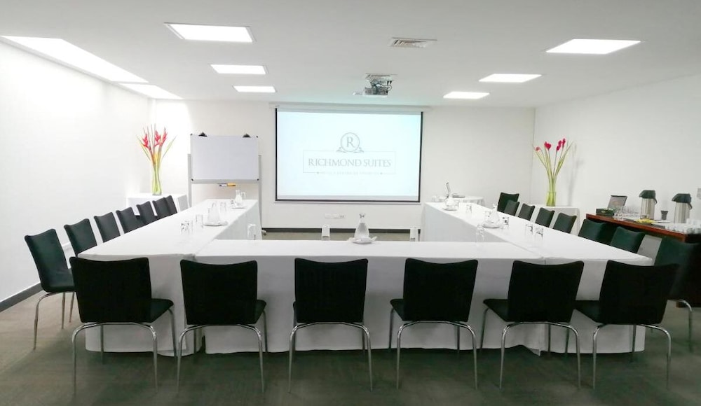 richmond suites hotel