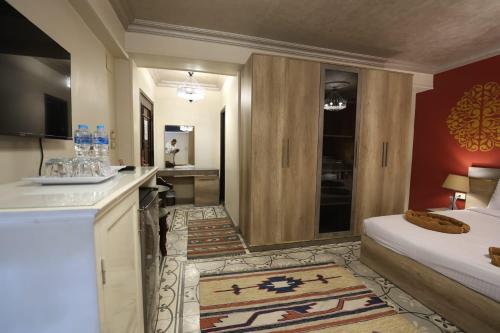 eileen hotel
