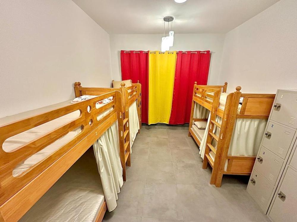 lakeside hostel downtown