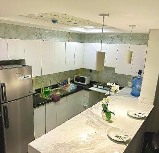 lakeside hostel downtown