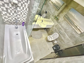 lakeside hostel downtown