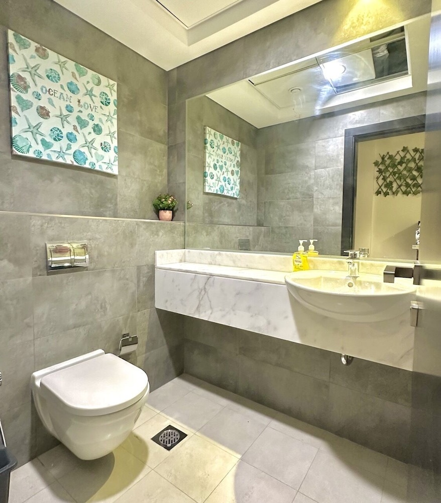 lakeside hostel downtown