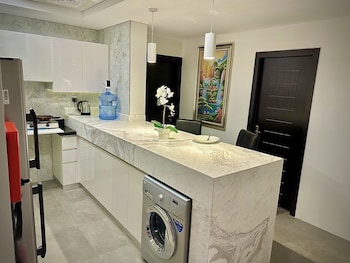 lakeside hostel downtown