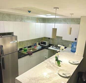 lakeside hostel downtown