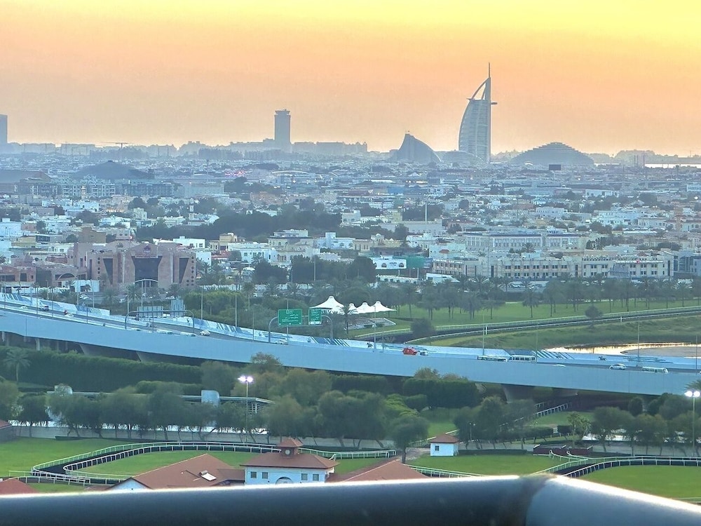 lakeside hostel downtown