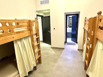 lakeside hostel downtown