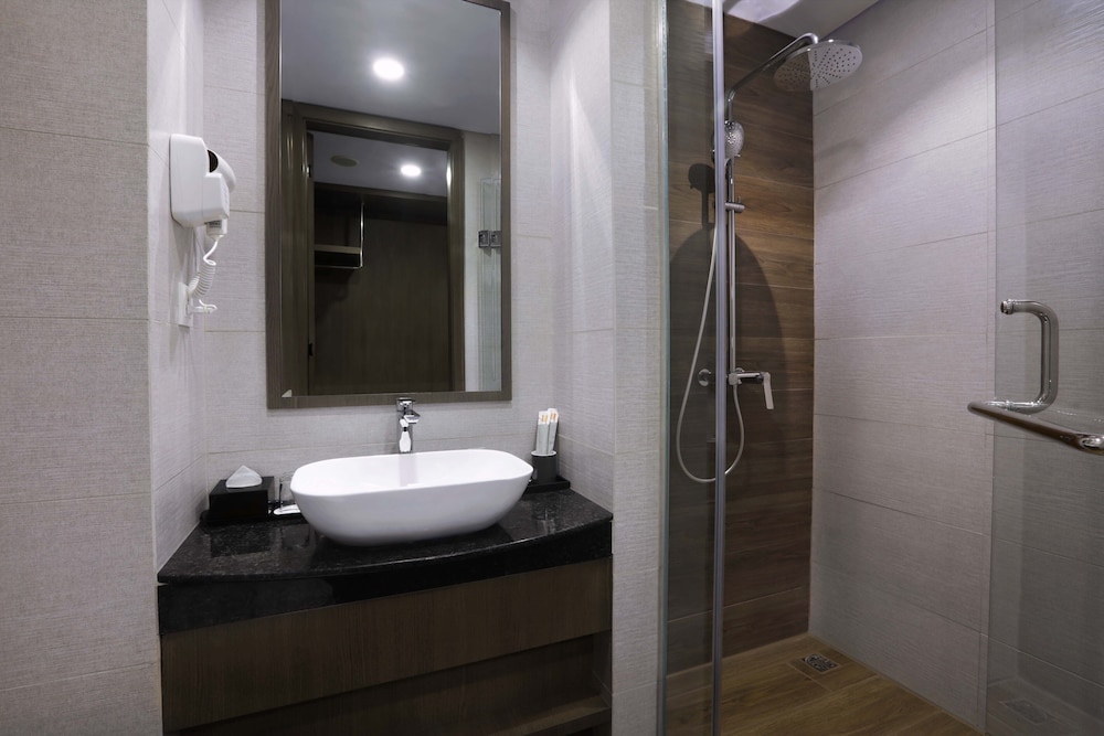 harper premier nagoya batam